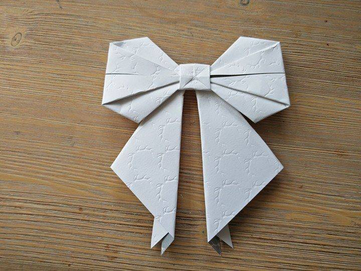 Paper Bow Gift Topper - Gift Wrapping Love